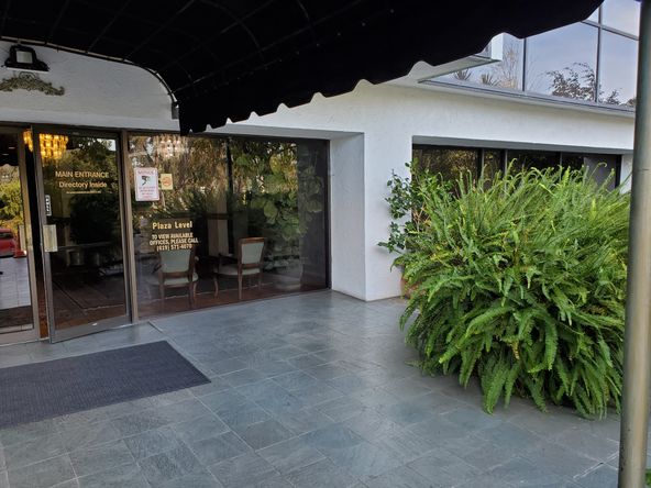 Plaza level, front of building, great exposure off lobby, private bathroom.